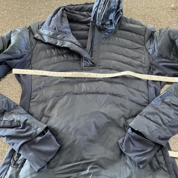 Lululemon, Down for a Run Jacket, Size 10 - Picture 6 of 6